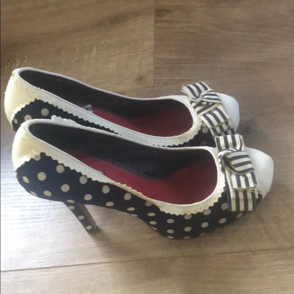 Polka dots and bows used slightly worn